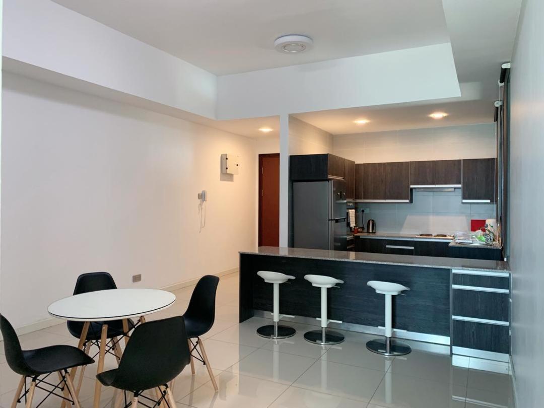 Bay Resort Condominium, 7, Beach-Front Sea View, 6-8 Pax Miri Zewnętrze zdjęcie